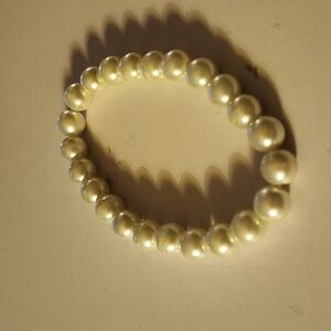 White larger pear braclet